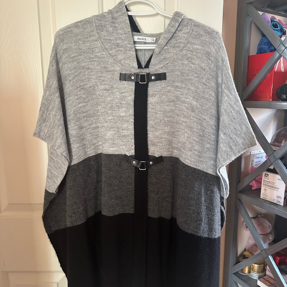 Ricki's Gray and Black Puncho